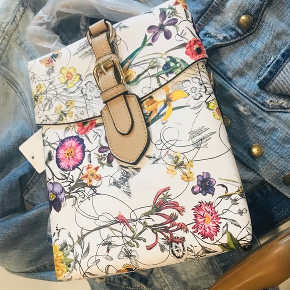 NWT BUTTERFLY & FLORAL WHITE BOX PURSE - Picture 6 of 8